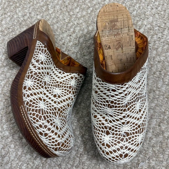 Korks by Kork Ease Slip on Crochet Detail Clog Size 9 High Heels Mules - Picture 1 of 9